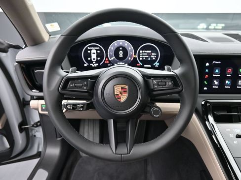 Certified 2025 Porsche Panamera image 7