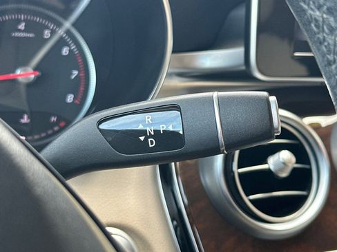 Used 2019 Mercedes-Benz GLC 300 4MATIC image 22