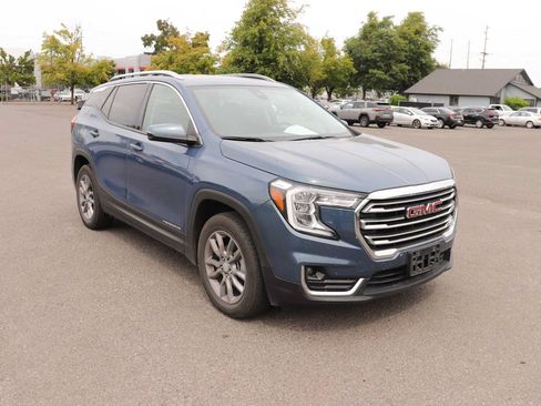 Used 2024 GMC Terrain SLT AWD/4WD image 3