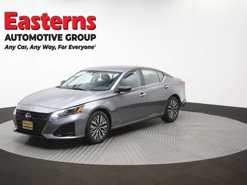 Used 2025 Nissan Altima 2.5 SV FWD image 55