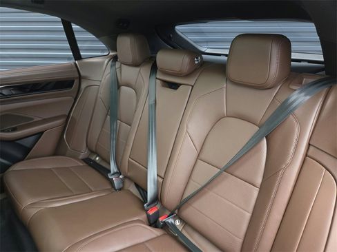 Used 2025 Porsche Macan Electric image 16