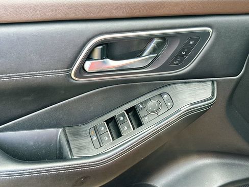 Used 2021 Nissan Rogue SL w/ Premium Package FWD image 19
