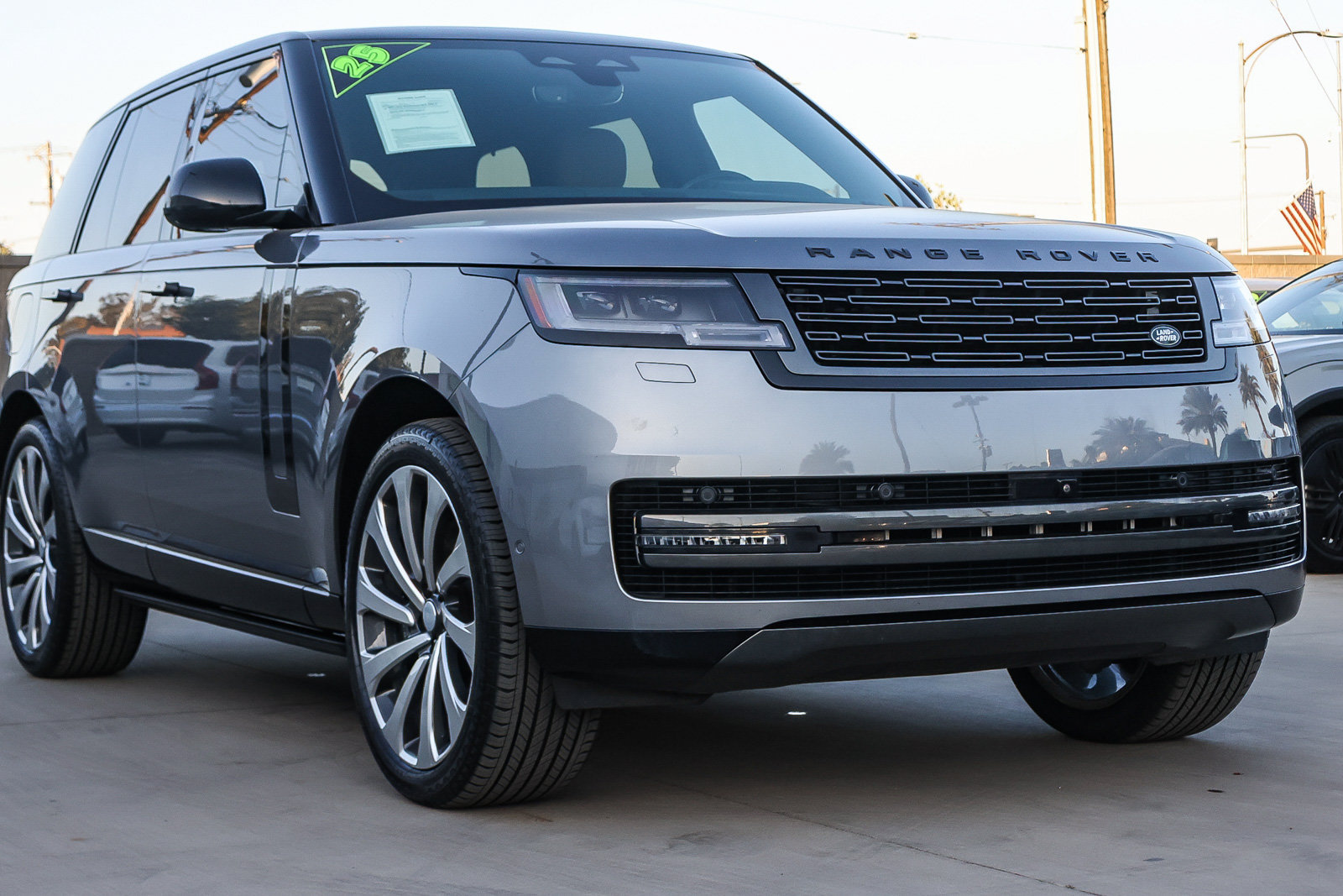 Certified 2025 Land Rover Range Rover SE AWD/4WD image 3