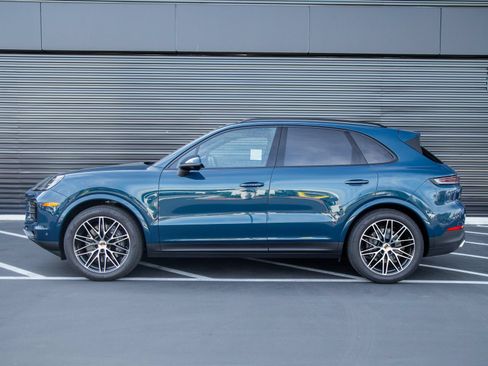 Certified 2026 Porsche Cayenne AWD/4WD image 2