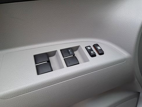 Used 2012 Toyota Highlander FWD image 27