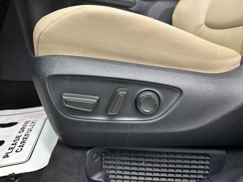 Used 2023 Toyota Sienna XLE FWD image 10