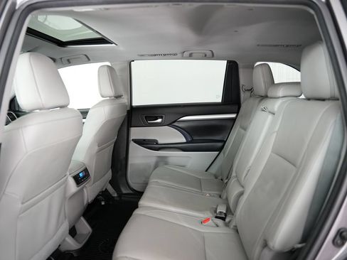 Used 2017 Toyota Highlander XLE AWD/4WD image 40