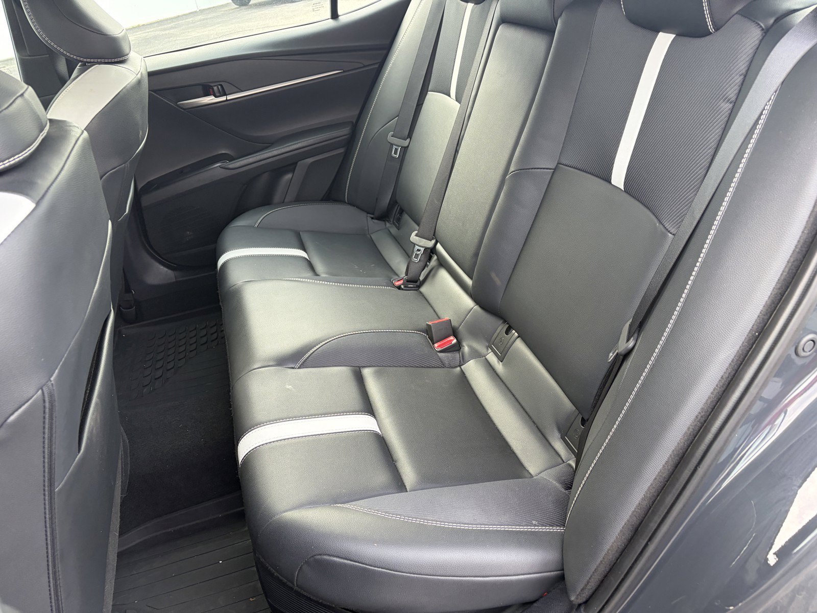 Used 2025 Toyota Camry SE AWD/4WD image 9