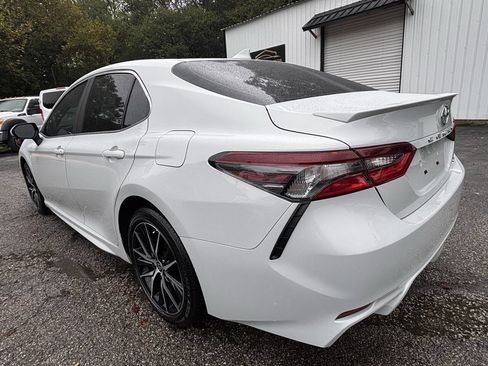 Used 2024 Toyota Camry SE image 5