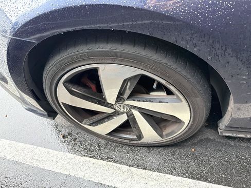 Used 2018 Volkswagen GTI SE FWD image 8