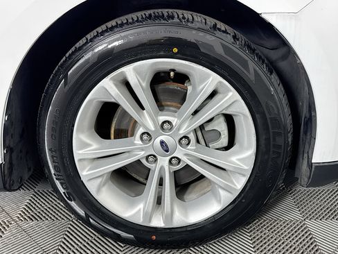 Used 2016 Ford Taurus SE image 30