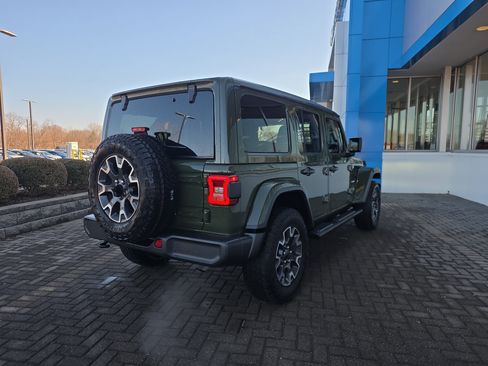 Used 2024 Jeep Wrangler Sahara w/ Technology Group image 5