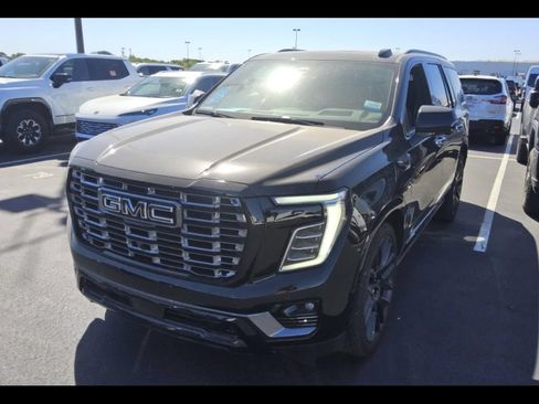 Used 2025 GMC Yukon Denali Ultimate AWD/4WD image 7