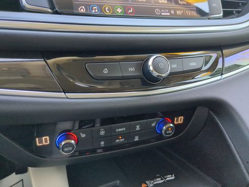 Certified 2023 Buick Enclave Essence image 26