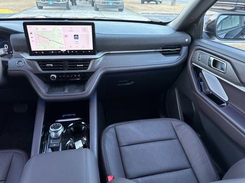 Used 2025 Ford Explorer Platinum image 15
