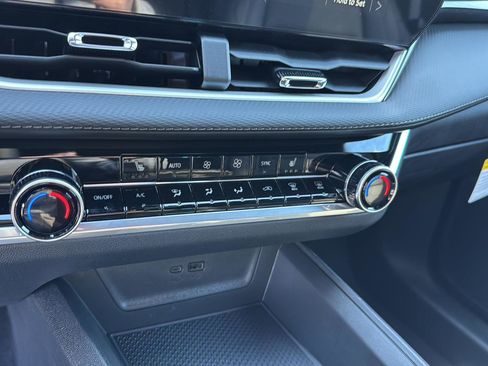 New 2026 Chevrolet Equinox LT w/ Convenience Package II image 23