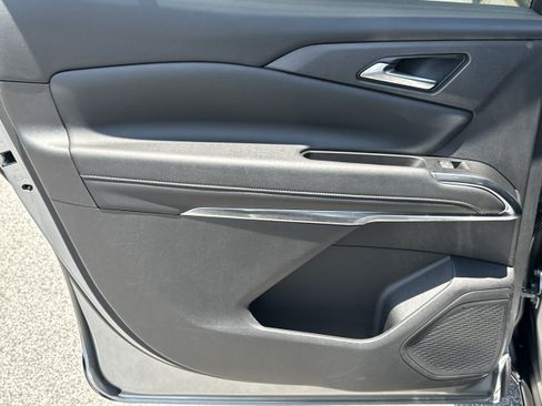 Used 2024 Chevrolet Traverse LT FWD image 21
