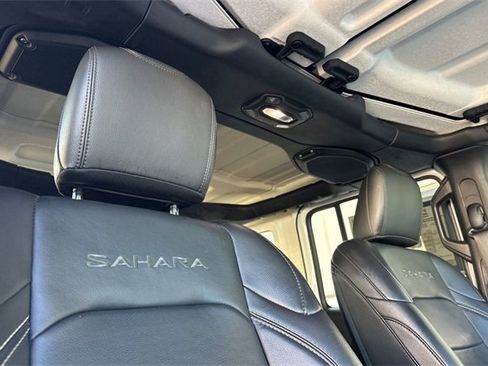 Used 2018 Jeep Wrangler Unlimited Sahara image 20