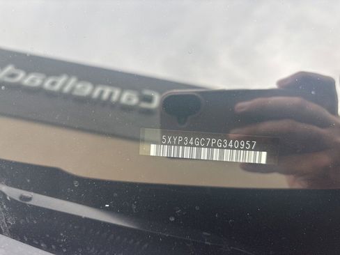 Used 2023 Kia Telluride EX w/ EX Captain's Chair Package image 9