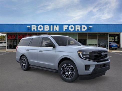 New 2025 Ford Expedition Active image 7