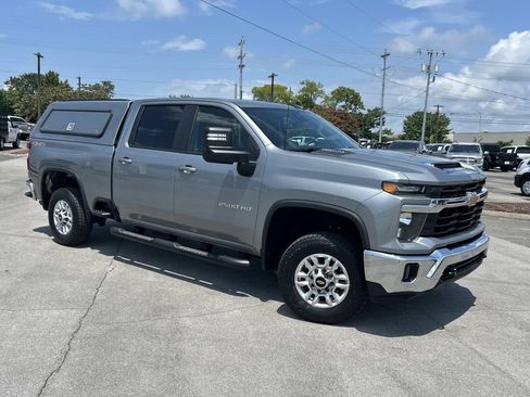 Used 2024 Chevrolet Silverado 2500 LT w/ Safety Package AWD/4WD image 1