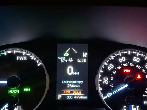 Certified 2021 Toyota RAV4 XLE w/ Convenience Package image 15