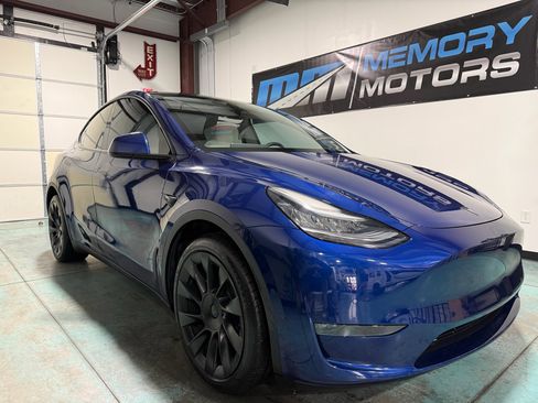 Used 2021 Tesla Model Y Long Range image 1