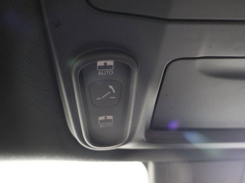 Used 2020 Chrysler Pacifica Limited image 52