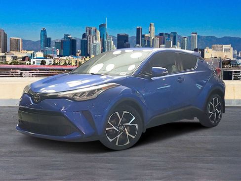Used 2021 Toyota C-HR XLE image 2