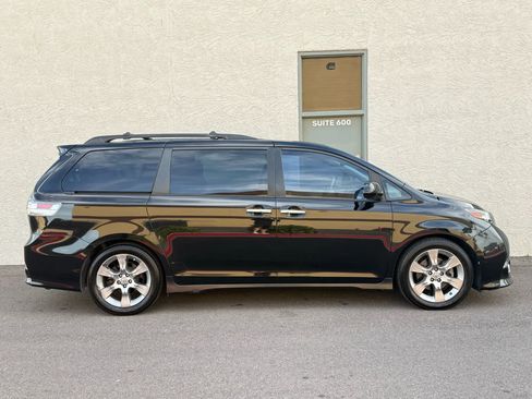 Used 2014 Toyota Sienna SE image 6