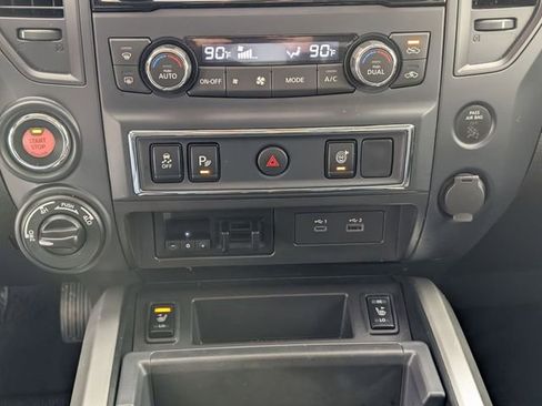 Used 2024 Nissan Titan SV w/ SV Convenience Package image 23