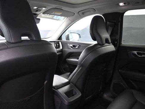 Used 2019 Volvo XC60 T5 Momentum w/ Premium Package image 22