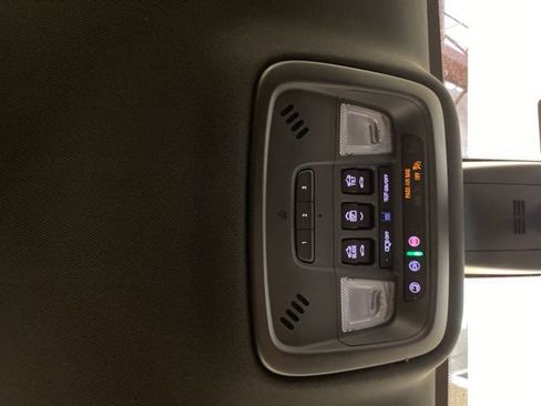 Used 2023 Chevrolet Traverse LT w/ LT Premium Package AWD/4WD image 15