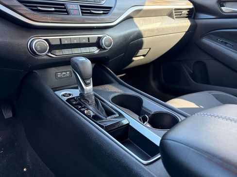 Used 2025 Nissan Altima 2.5 SV image 41