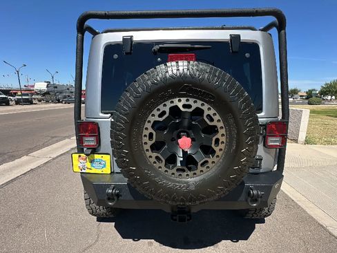 Used 2015 Jeep Wrangler Unlimited Sahara image 3