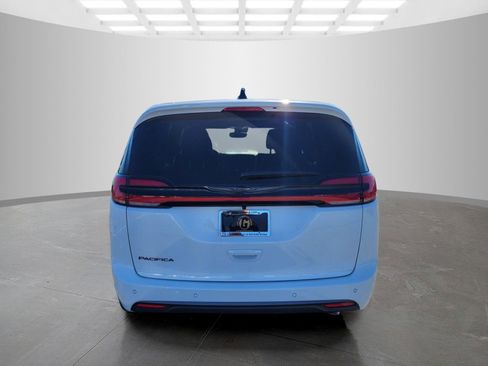 New 2026 Chrysler Pacifica Select FWD image 5