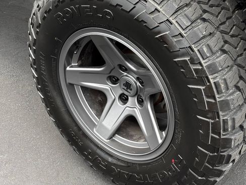 Used 2014 Jeep Wrangler Unlimited Sahara w/ Dual Top Group AWD/4WD image 10
