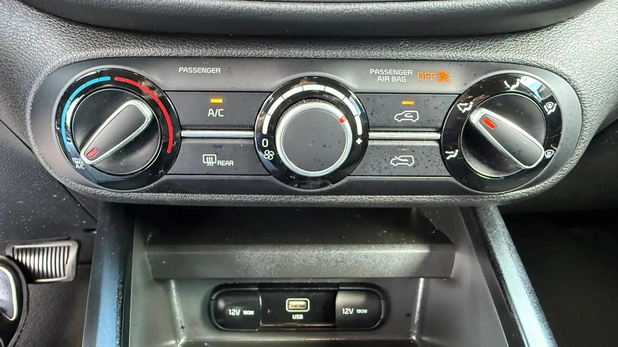 Used 2024 Kia Soul LX w/ LX Technology Package FWD image 21