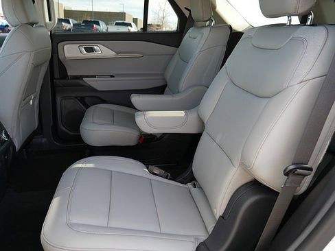 Used 2025 Ford Explorer Active w/ Active Comfort Package image 16