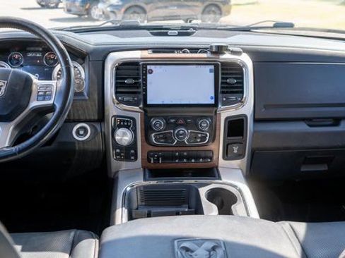 Used 2018 RAM 1500 Laramie w/ Convenience Group AWD/4WD image 16