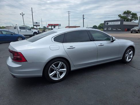 Used 2018 Volvo S90 T5 Momentum w/ Convenience Package FWD image 7