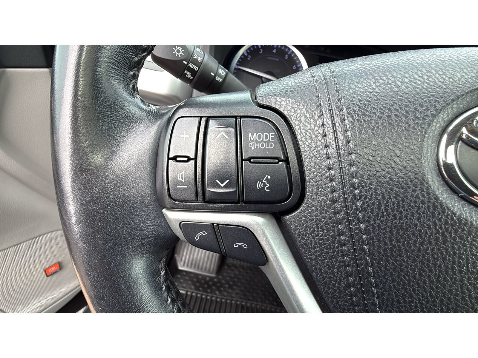 Used 2019 Toyota Highlander Limited AWD/4WD image 31