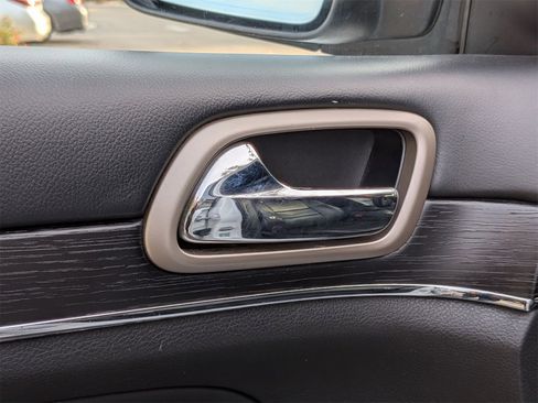 Used 2016 Jeep Grand Cherokee Summit w/ Platinum Series Group image 13