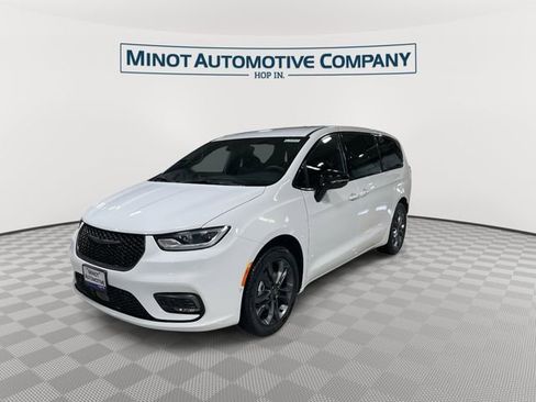 New 2026 Chrysler Pacifica Select image 4