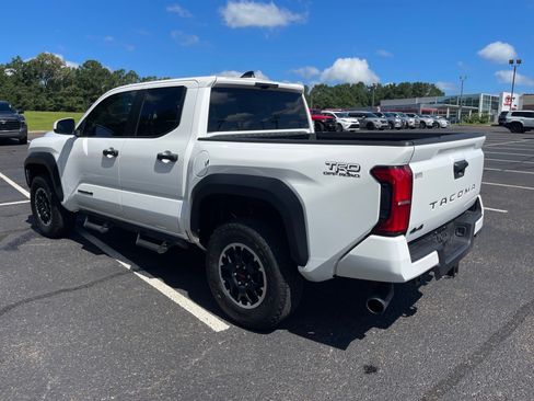 Used 2025 Toyota Tacoma TRD Off-Road AWD/4WD image 14