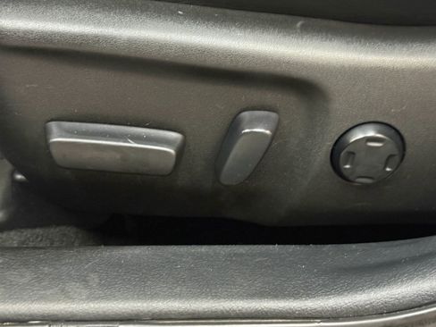 Used 2018 Toyota Avalon XLE image 26