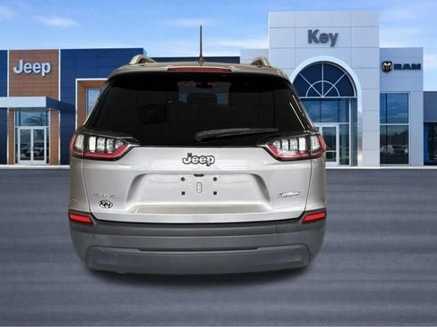 Used 2019 Jeep Cherokee Latitude Plus AWD/4WD image 5