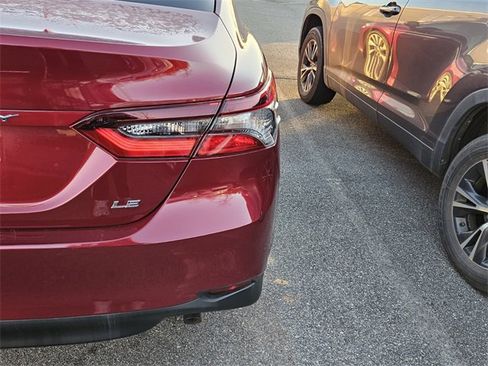 Used 2022 Toyota Camry LE image 12