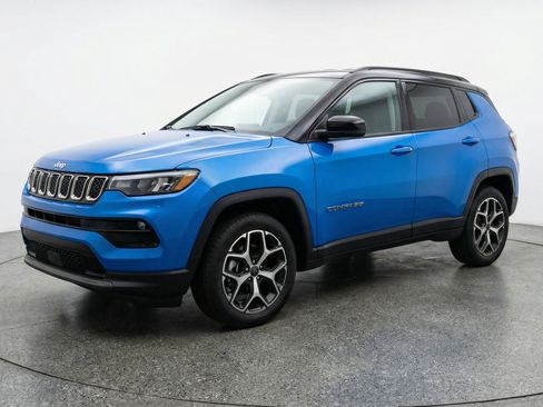 Used 2025 Jeep Compass Limited AWD/4WD image 3