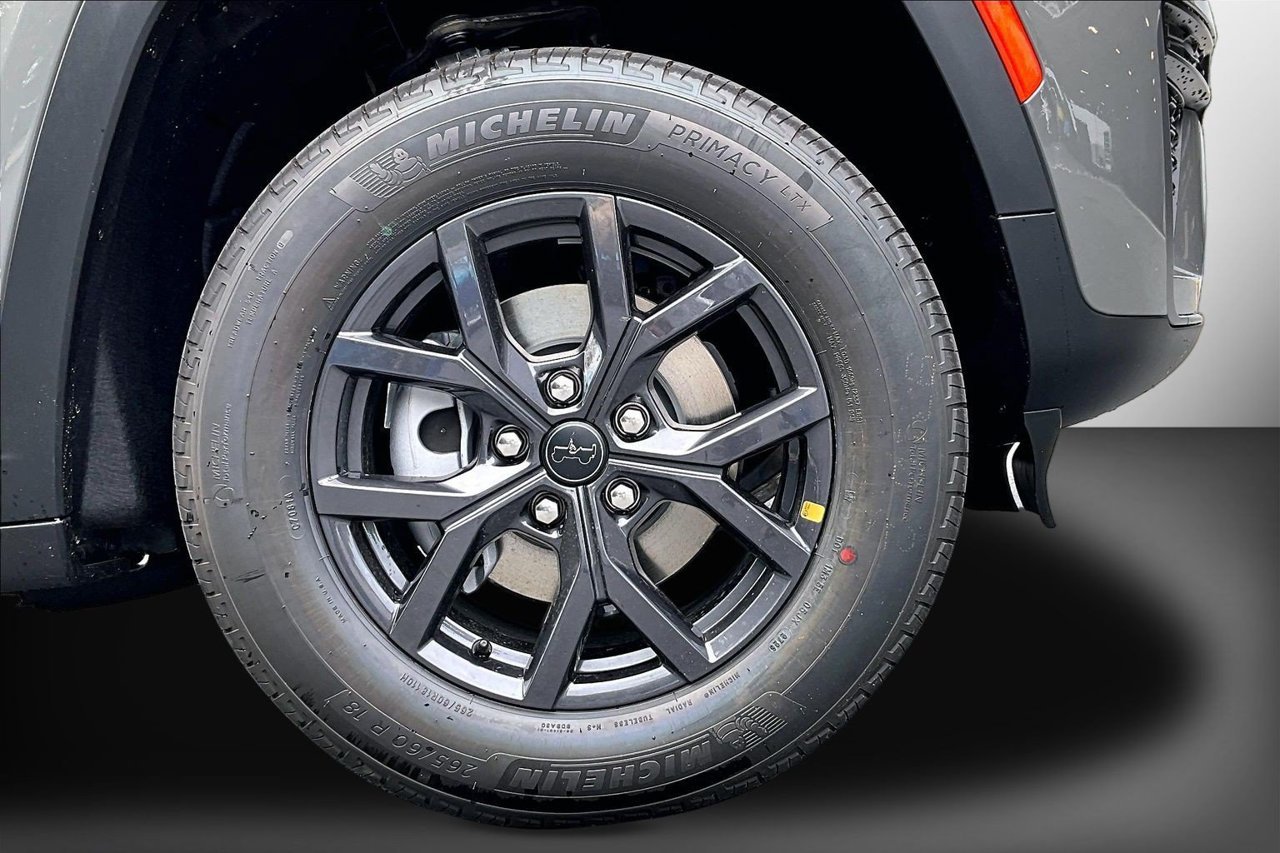 New 2027 Jeep Grand Cherokee Altitude AWD/4WD image 32